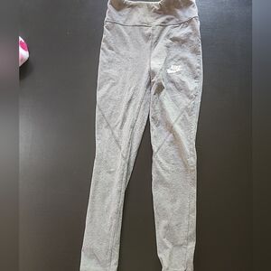 Nike Light Gray Athletic Wear Girls size M